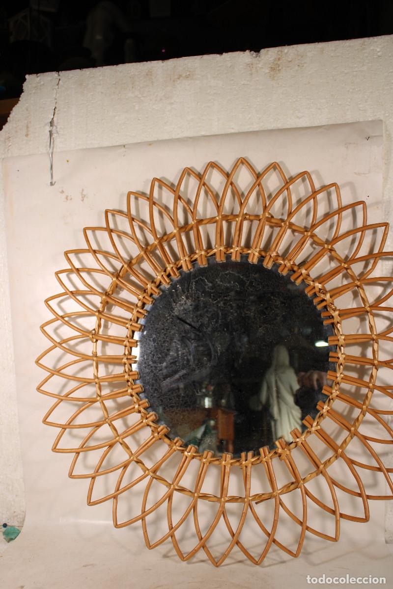 Antig&uuml;edades: espejo de mimbre - Foto 2