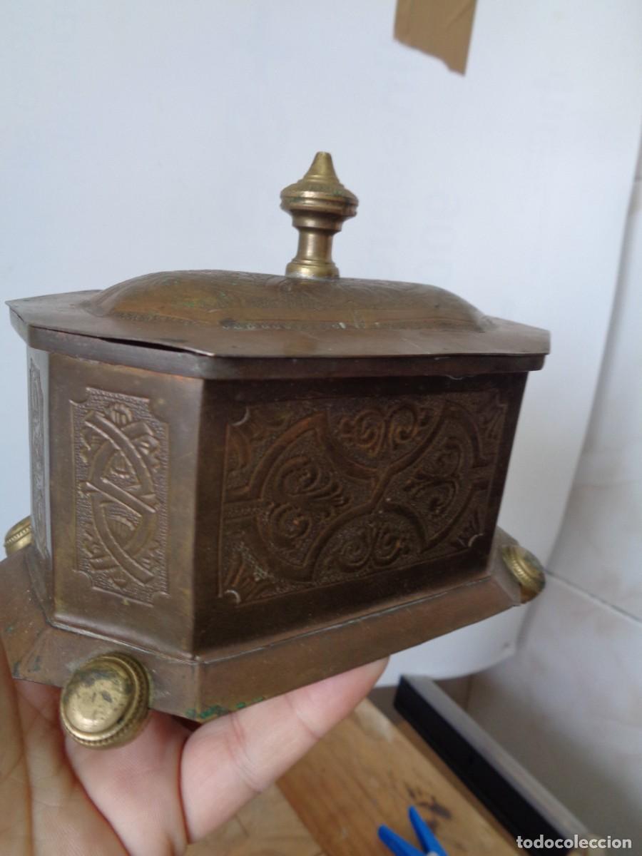 Antig&uuml;edades: # ARQUETA. METAL. Labrado, Repujado. TURQUIA. CIRCA.- P.S-XX. # C-8: