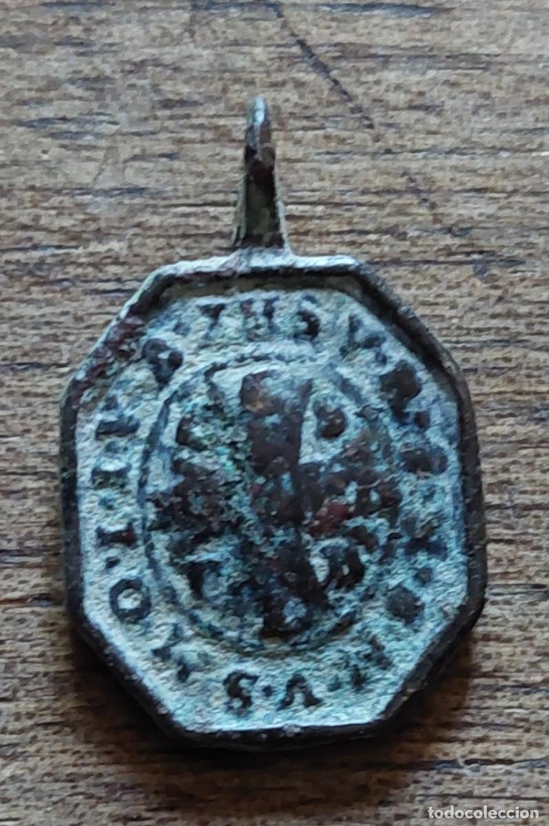 Antig&uuml;edades: Antigua medalla Exorcismo - Foto 1