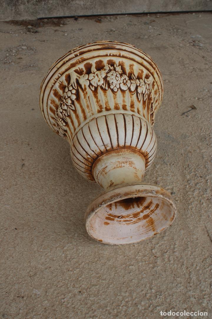 Antig&uuml;edades: macetero copa de jardin de ceramica - Foto 2