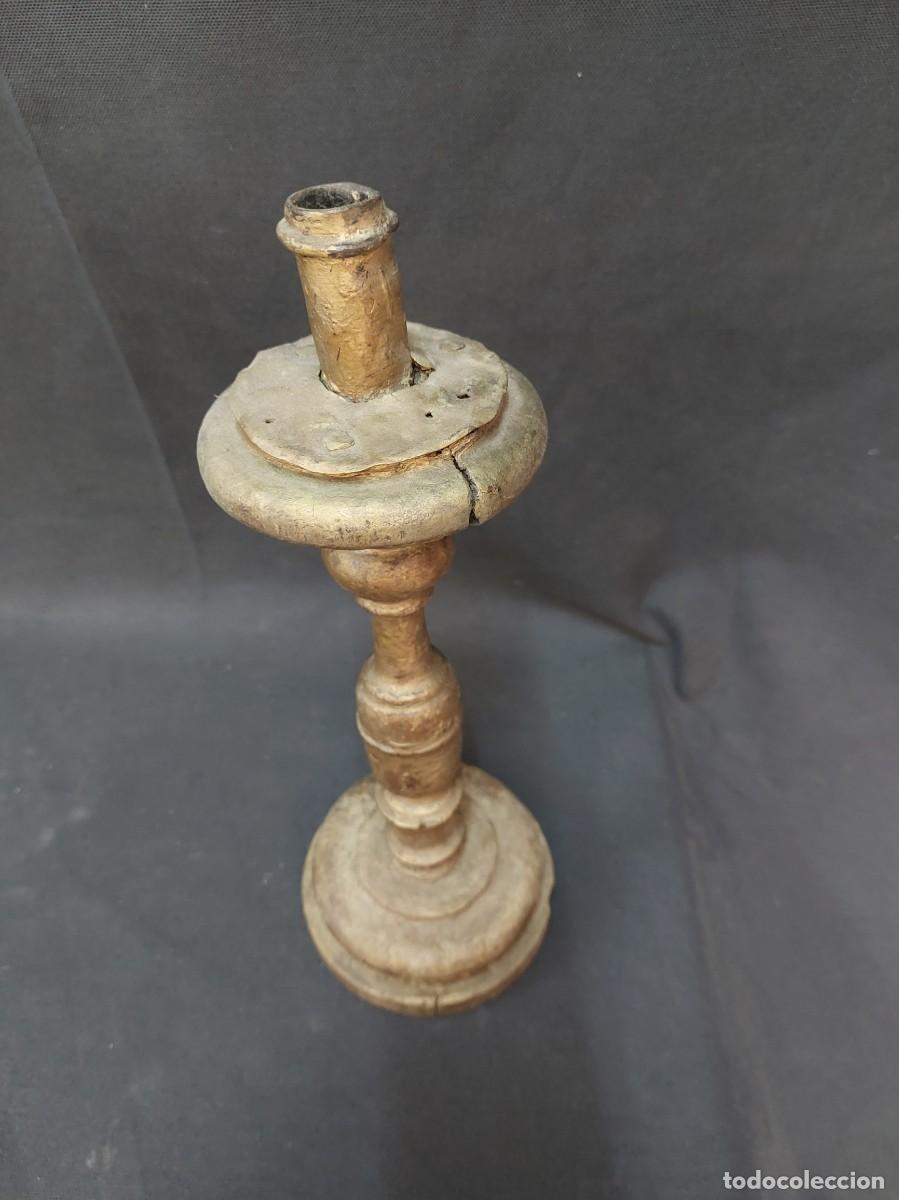 Antig&uuml;edades: Candelero de madera , siglo XVII - Foto 1