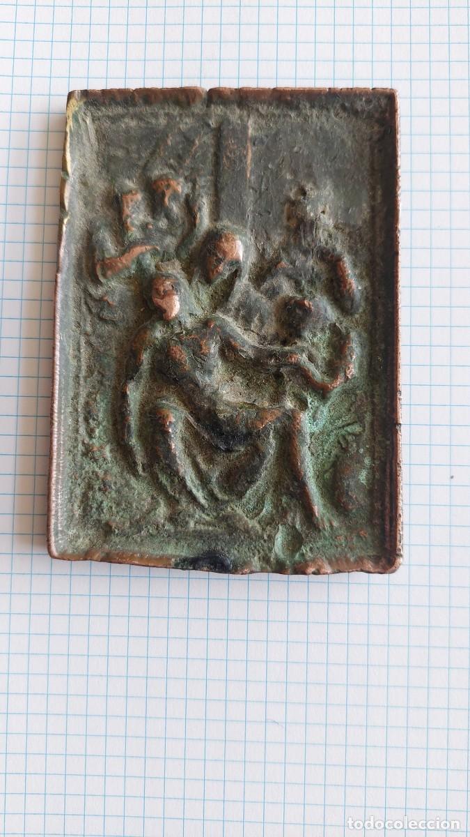 Antig&uuml;edades: El Descendimiento .Antigua placa de bronce - Foto 1