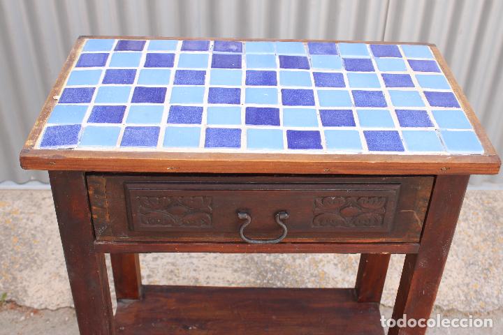 Antig&uuml;edades: mueble auxiliar mesa alta con azulejos - Foto 4