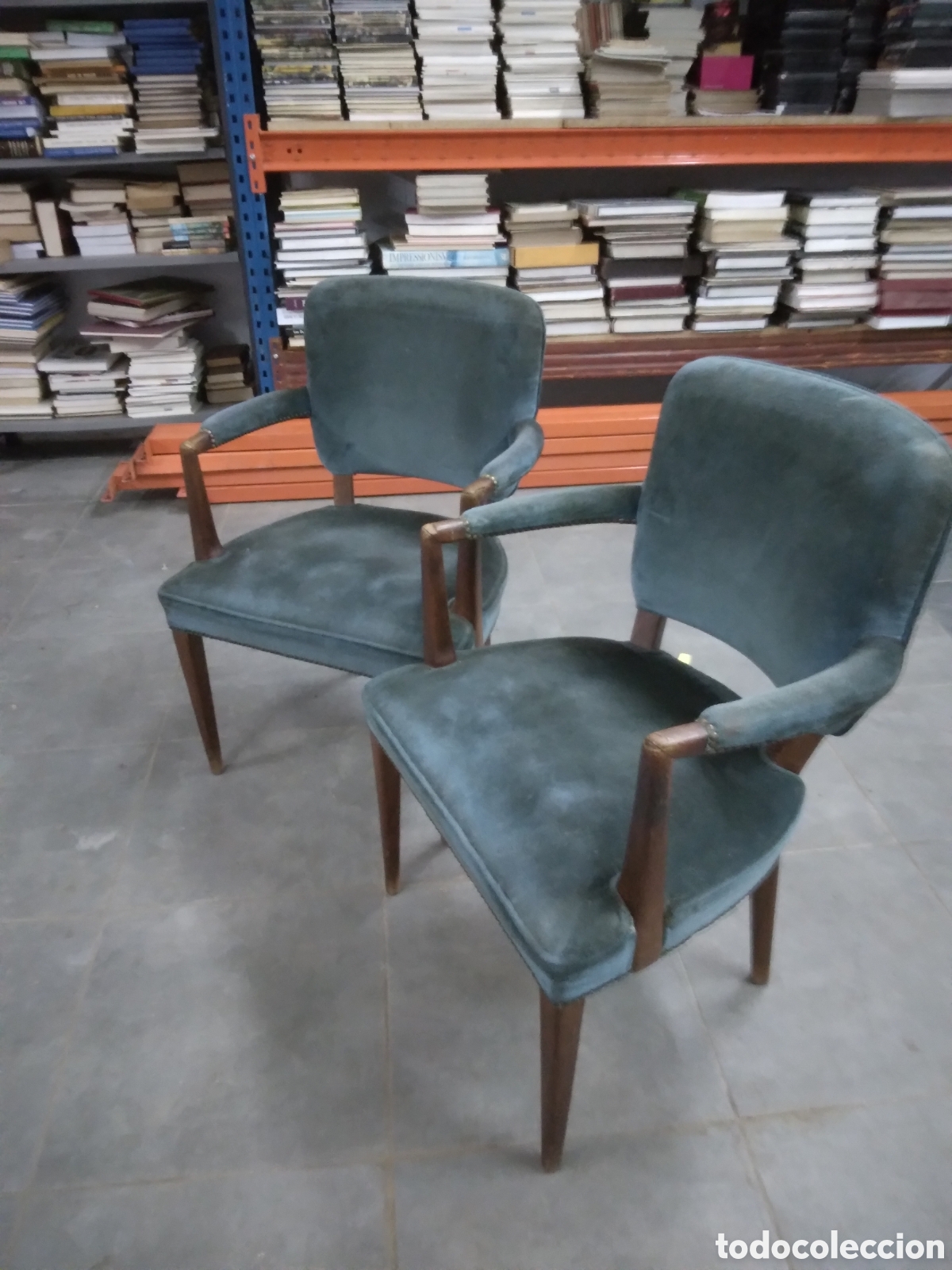 Antig&uuml;edades: 2 sillas tapizadas con reposamanos - Foto 2