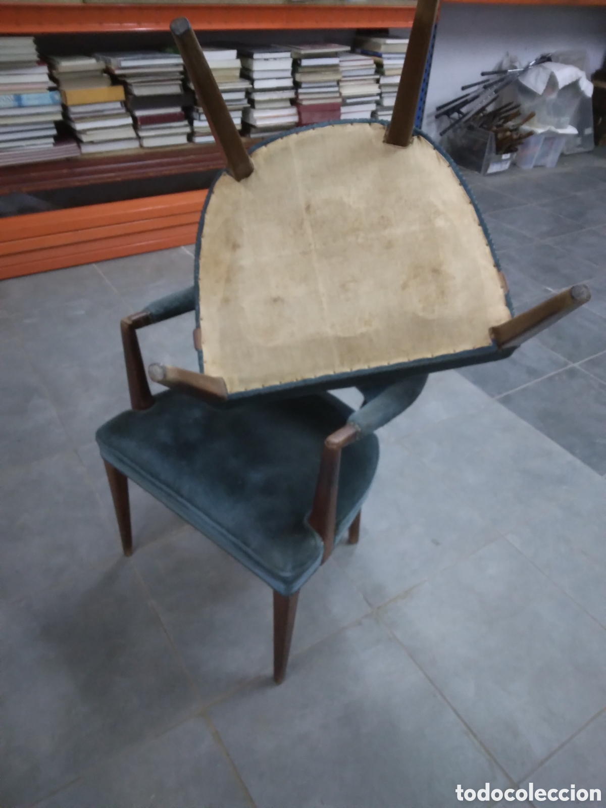 Antig&uuml;edades: 2 sillas tapizadas con reposamanos - Foto 5