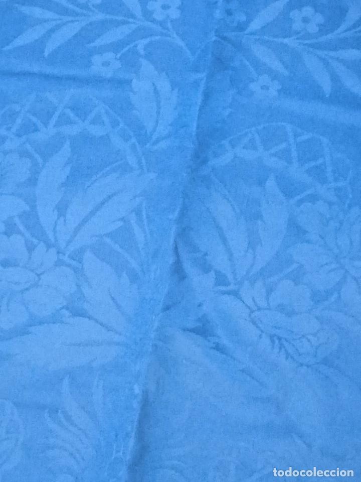 Antig&uuml;edades: COLCHA DE RASO ANTIGUA AZUL - Foto 2