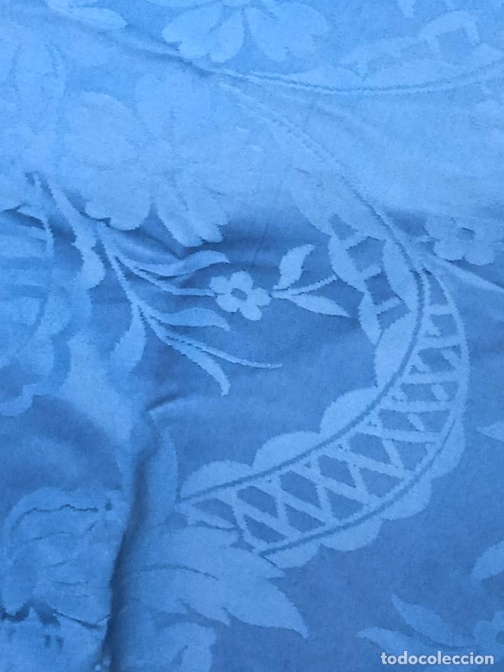 Antig&uuml;edades: COLCHA DE RASO ANTIGUA AZUL - Foto 3