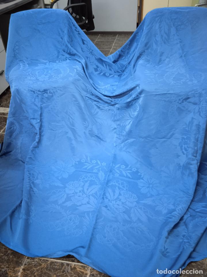 Antig&uuml;edades: COLCHA DE RASO ANTIGUA AZUL - Foto 1