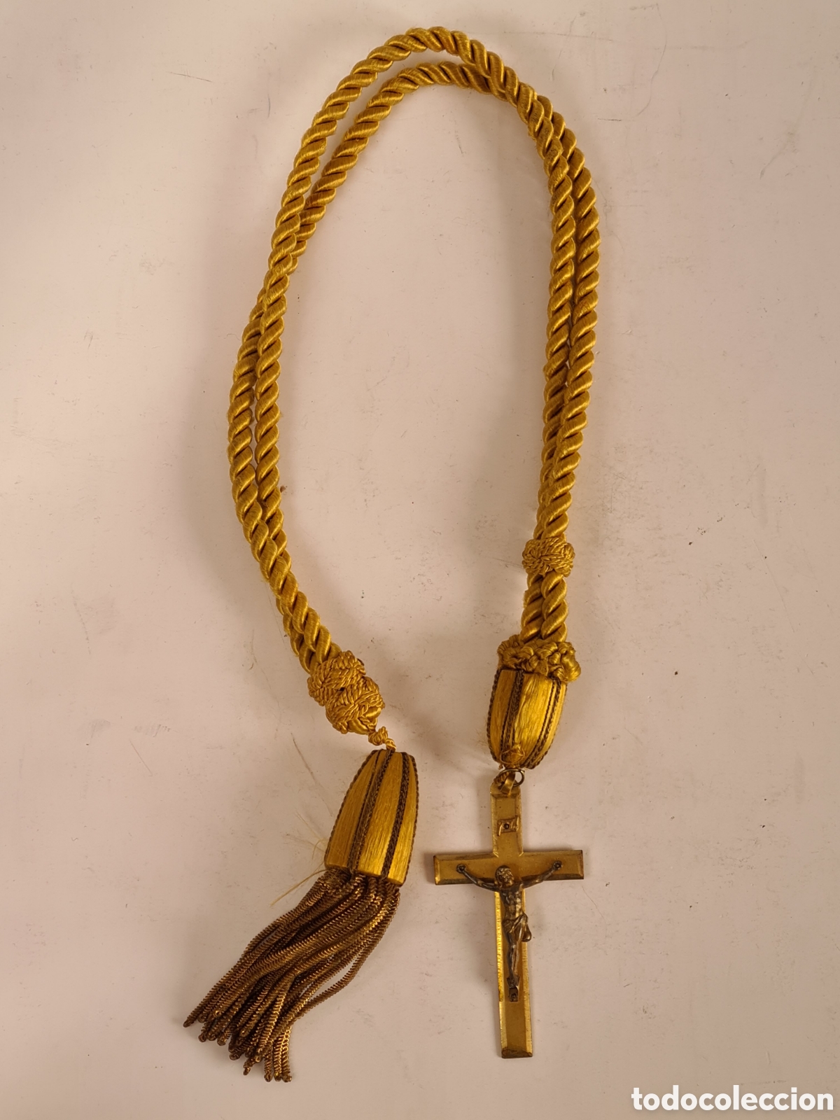 Antig&uuml;edades: Crucifijo y Cord&oacute;n Dorado de Primera Comuni&oacute;n - Foto 1