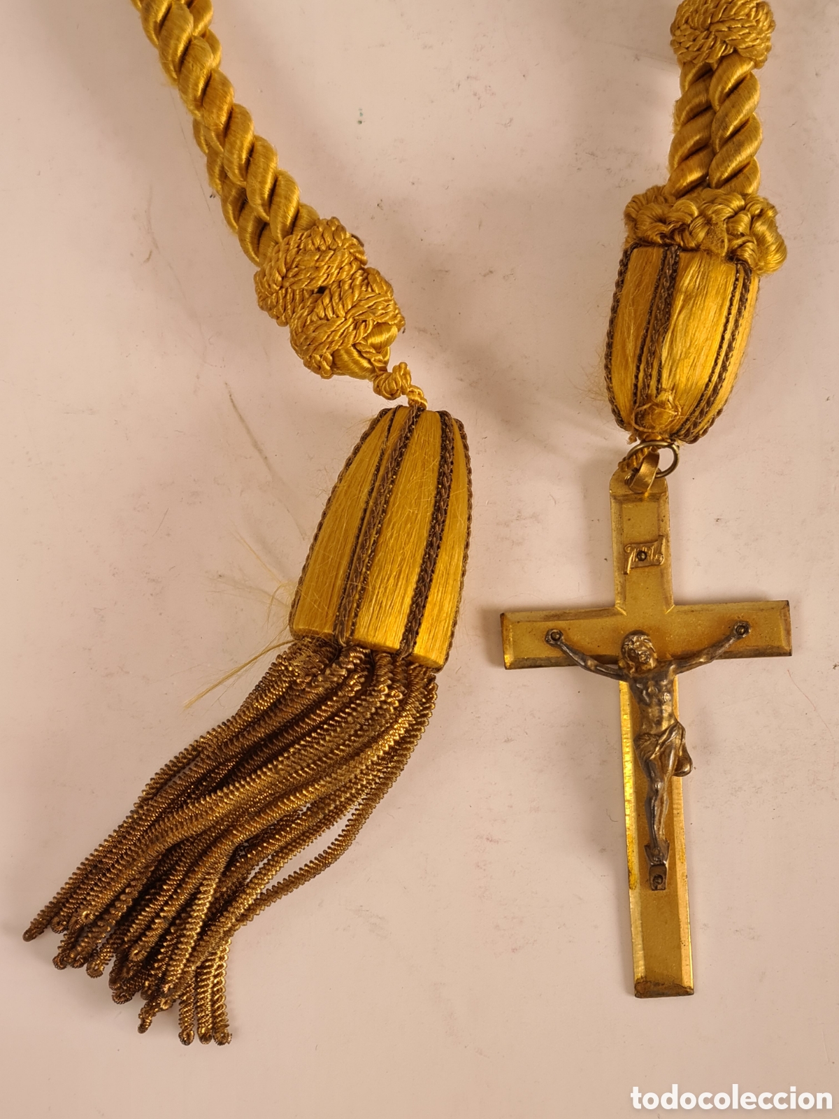 Antig&uuml;edades: Crucifijo y Cord&oacute;n Dorado de Primera Comuni&oacute;n - Foto 2