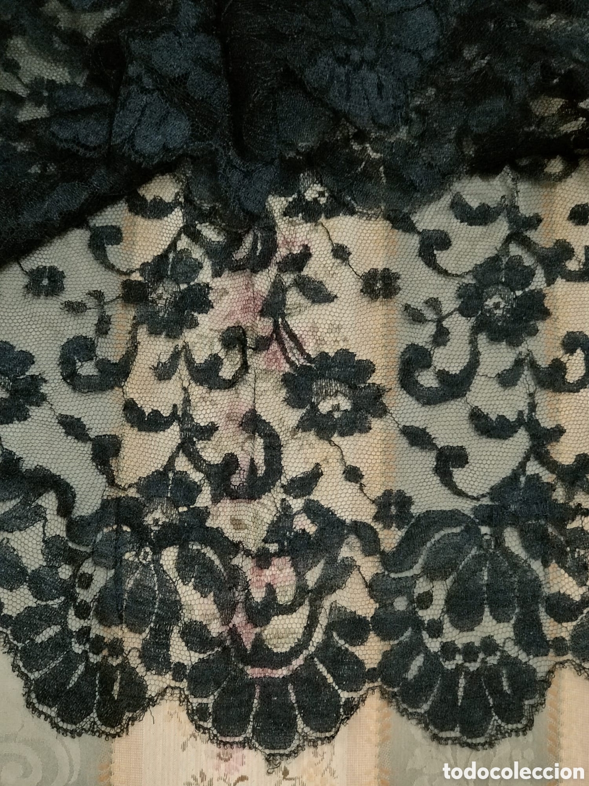 Antig&uuml;edades: Mantilla tri&aacute;ngulo - Foto 2