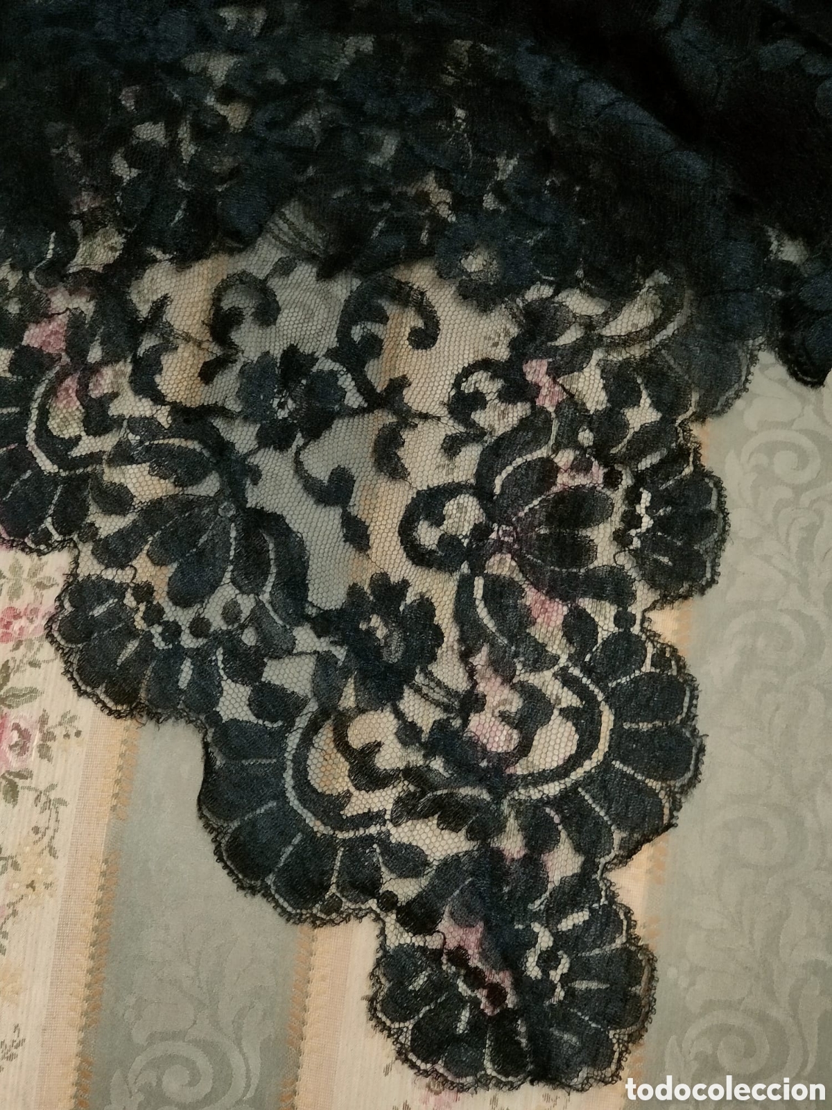 Antig&uuml;edades: Mantilla tri&aacute;ngulo - Foto 3