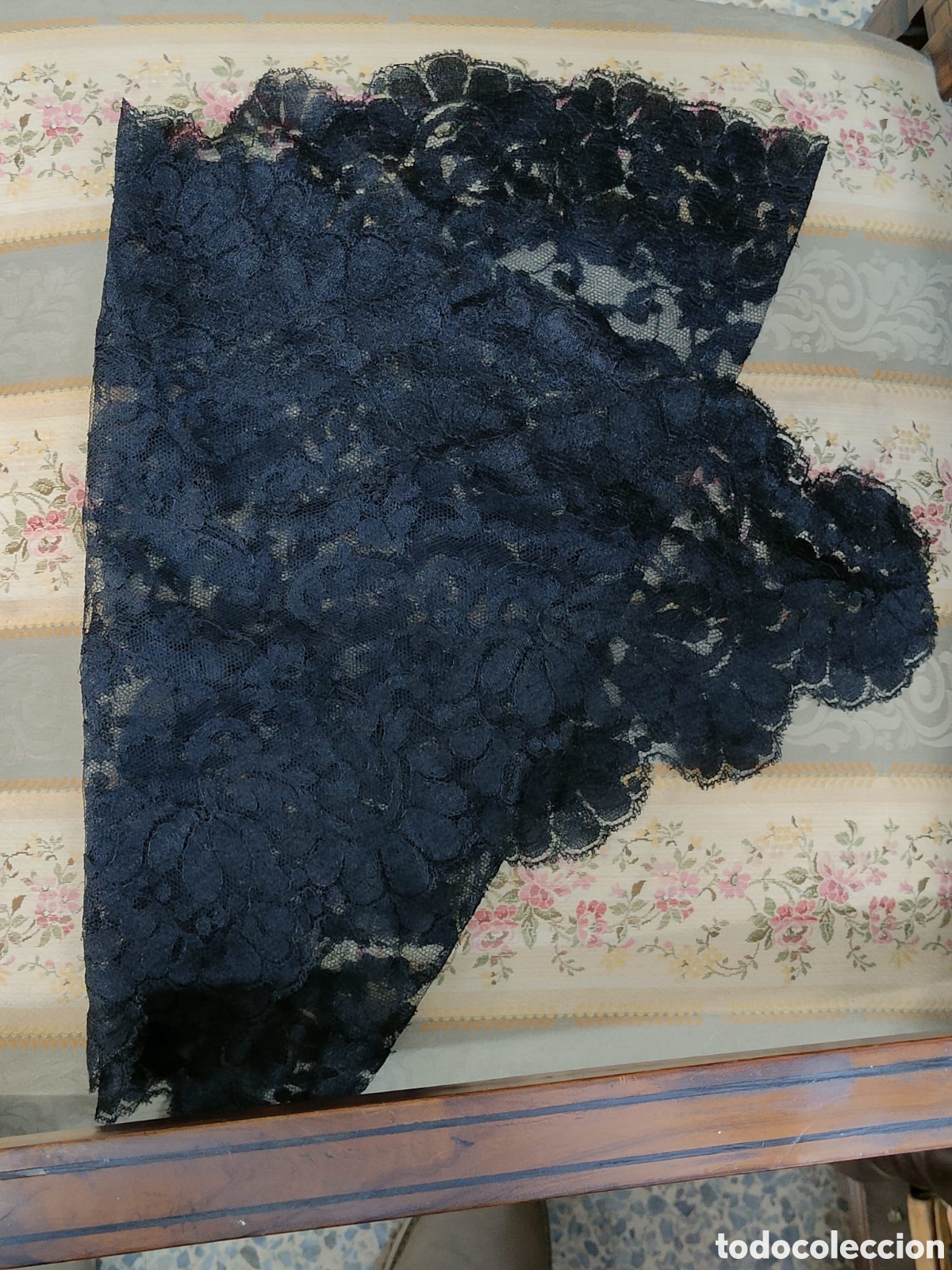 Antig&uuml;edades: Mantilla tri&aacute;ngulo - Foto 1