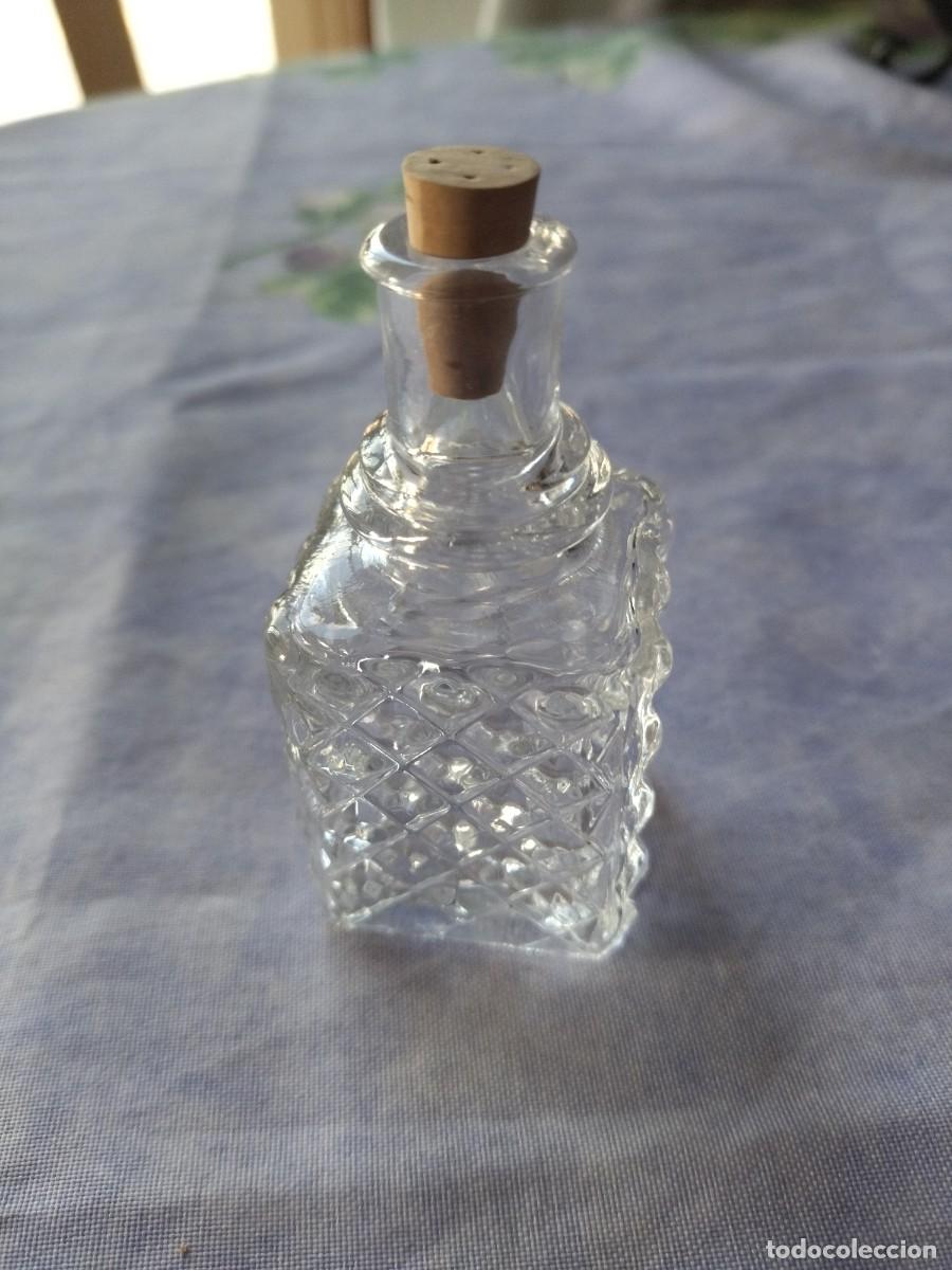 Antig&uuml;edades: Bonito perfumero de cristal. - Foto 2