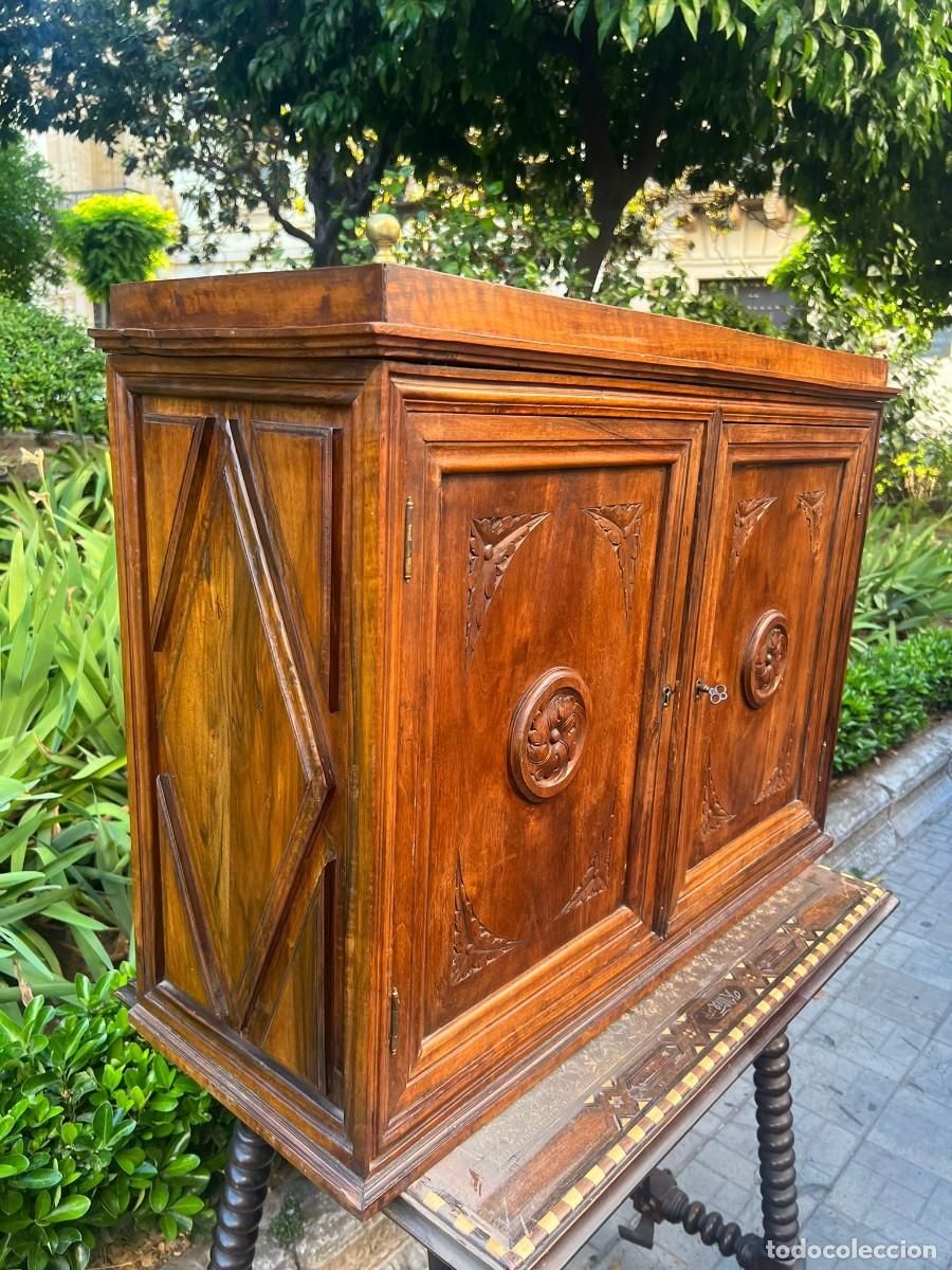 Antig&uuml;edades: Mueble escritorio en Nogal - Foto 1