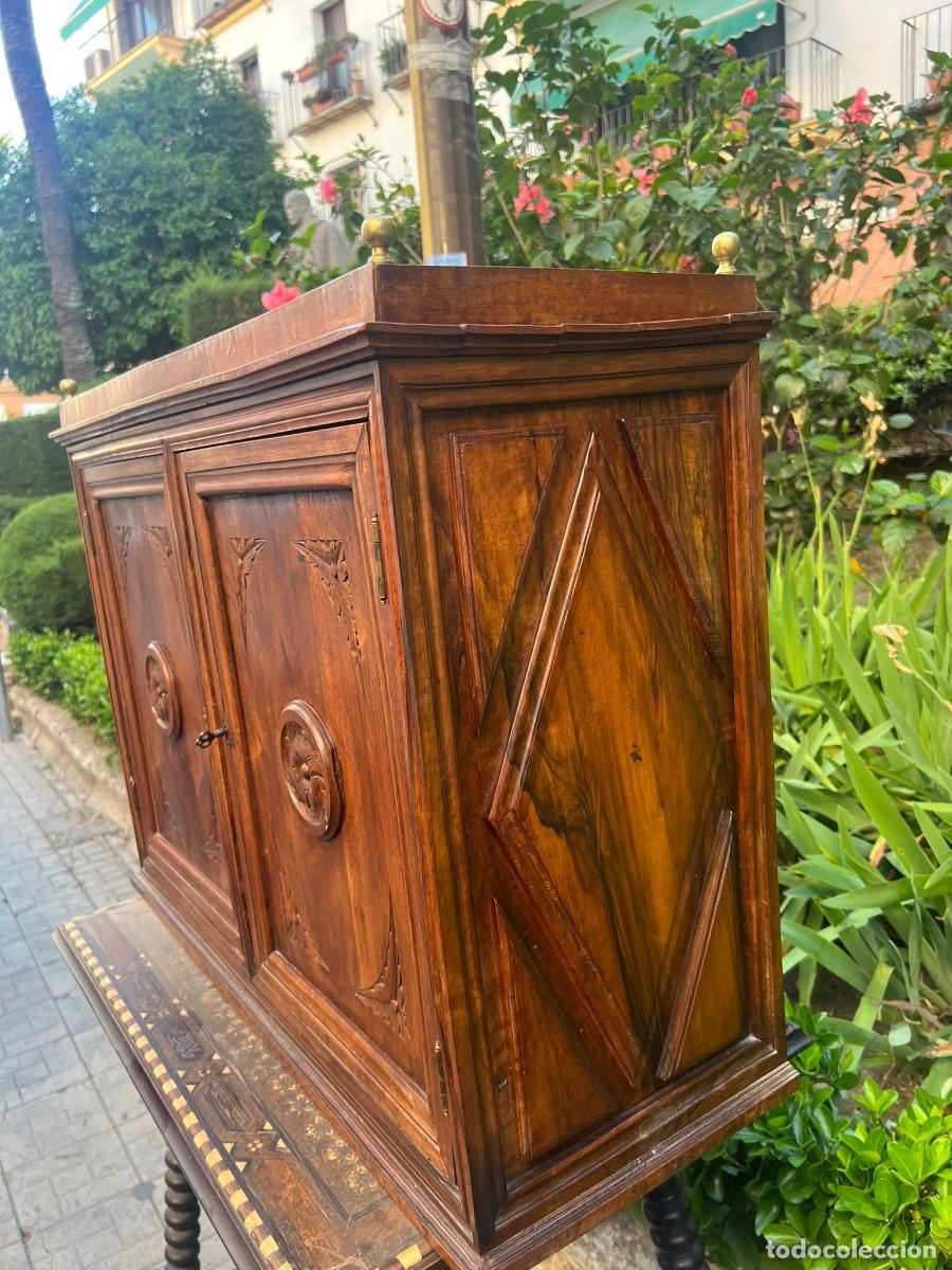 Antig&uuml;edades: Mueble escritorio en Nogal - Foto 2