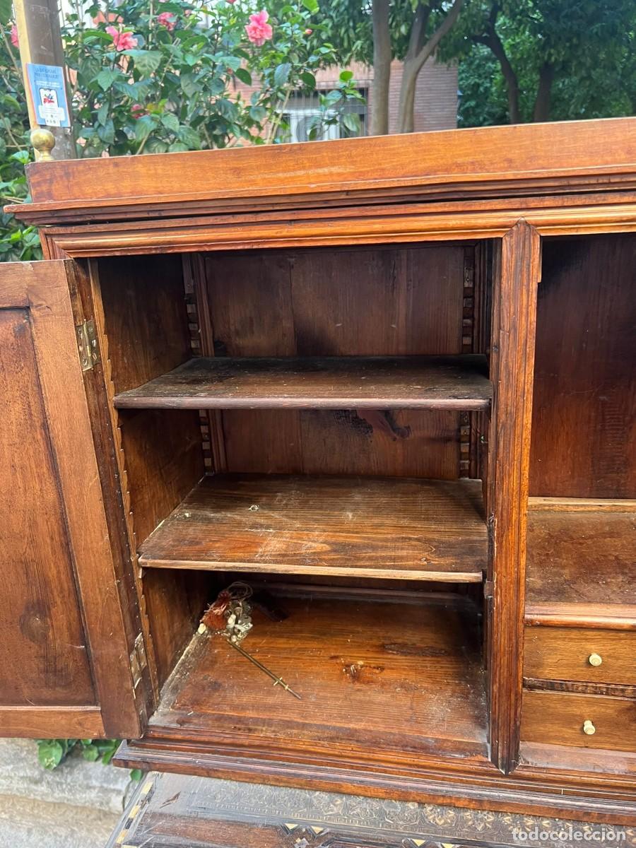 Antig&uuml;edades: Mueble escritorio en Nogal - Foto 4