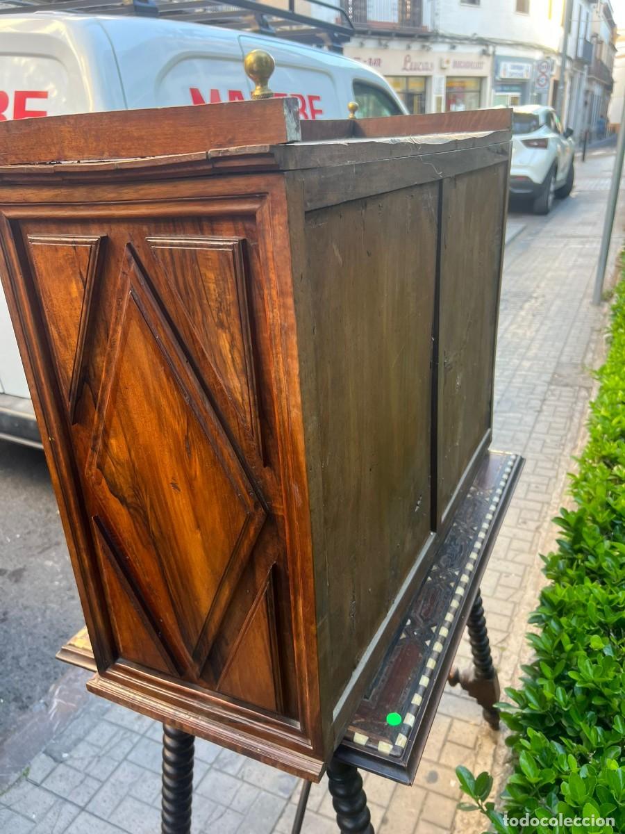Antig&uuml;edades: Mueble escritorio en Nogal - Foto 6