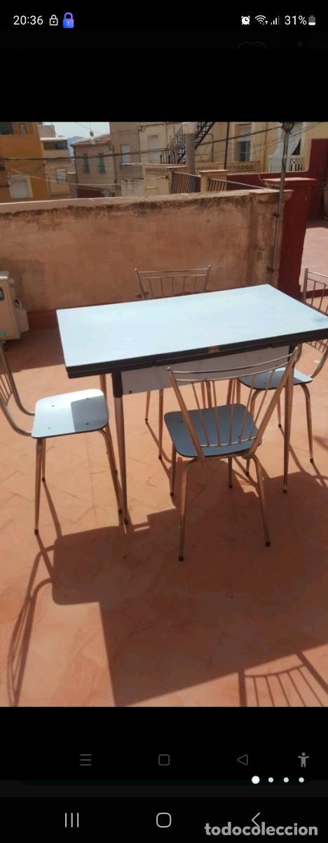Antig&uuml;edades: Mesa y sillas de formica - Foto 1