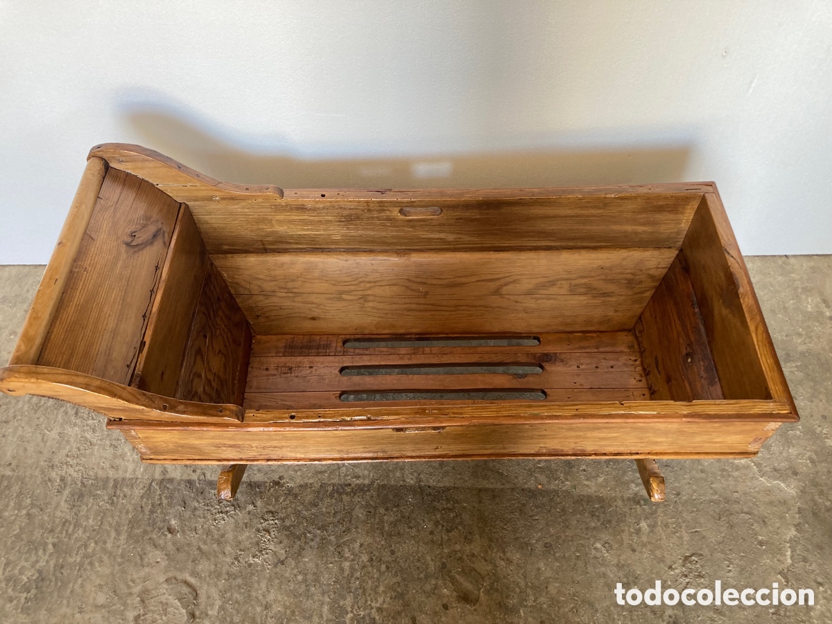 Antig&uuml;edades: Antigua cuna de madera restaurada - Foto 2