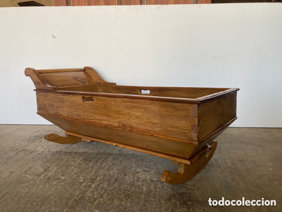 Antig&uuml;edades: Antigua cuna de madera restaurada - Foto 4