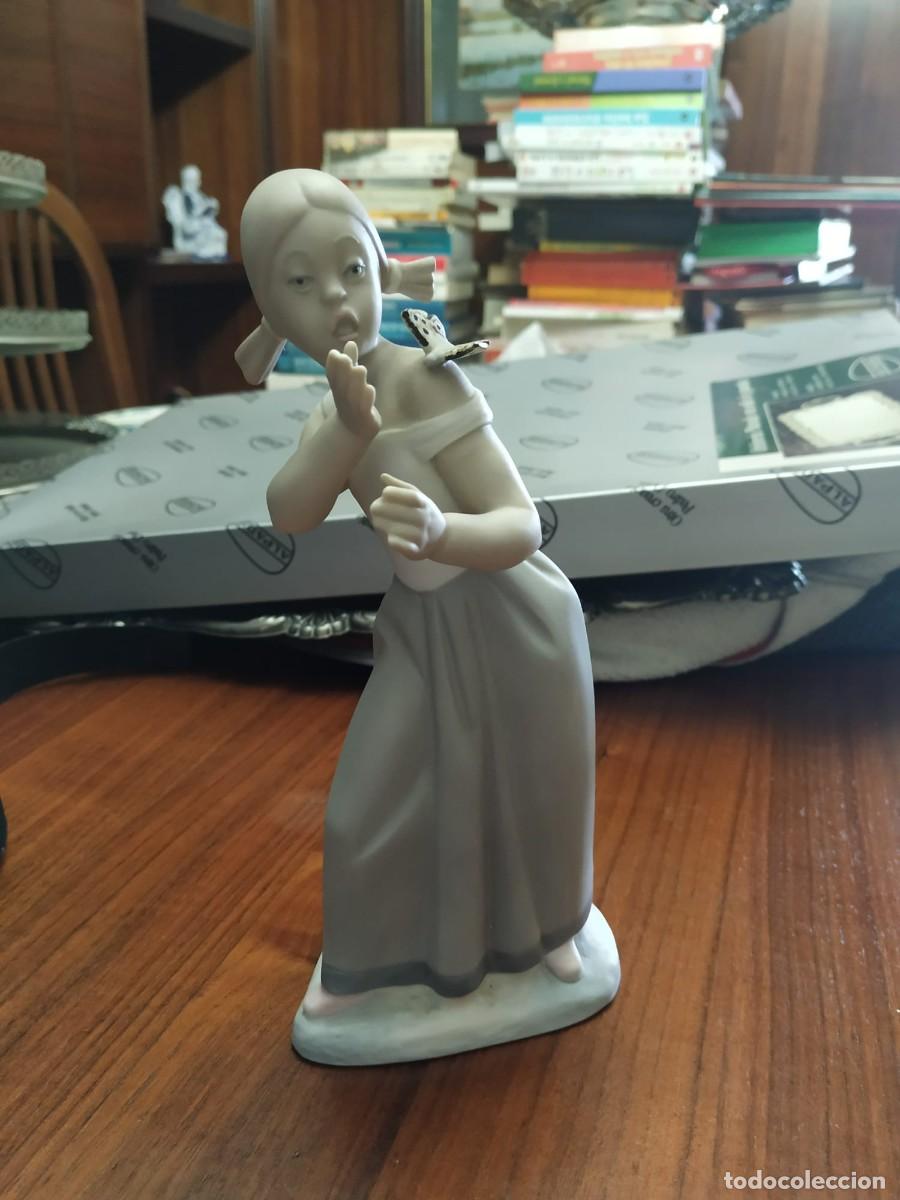 Antig&uuml;edades: Ni&ntilde;a con mariposa - Rex Valencia - Foto 2