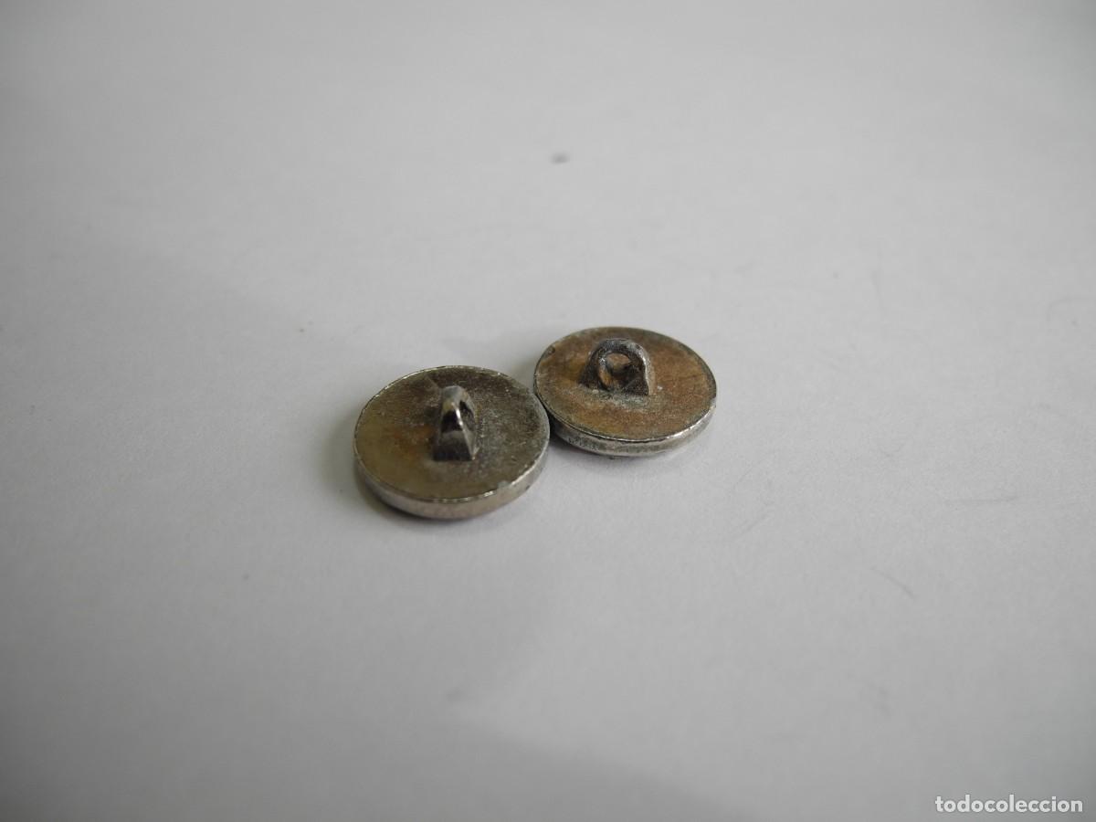 Antig&uuml;edades: 2 Botones metal. Di&aacute;metro de 1 cm - Foto 3