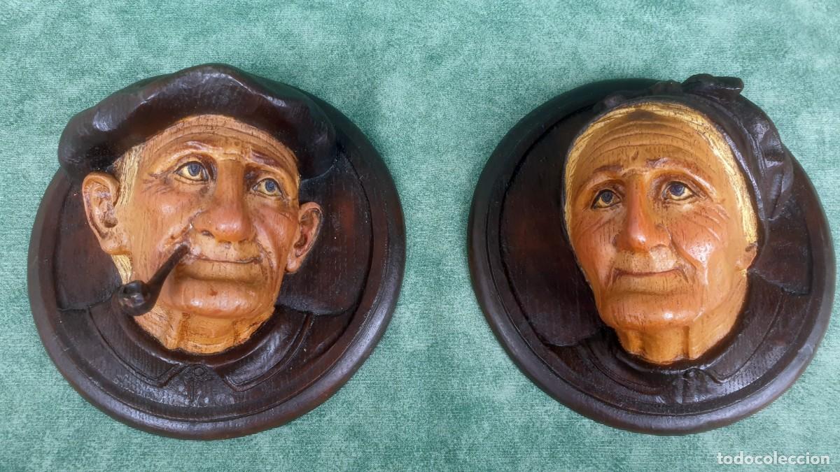 Antiguidades: CUADROS CON FIGURAS DE MADERA EN ALTORRELIEVE BUSTOS ANCIANOS VASCOS
