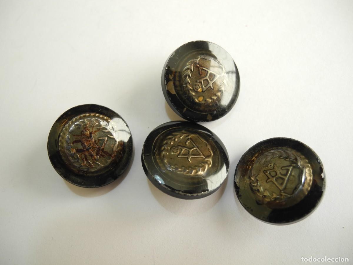 Antig&uuml;edades: 4 botones de pl&aacute;stico con insignia: 2 cm de di&aacute;metro - Foto 1