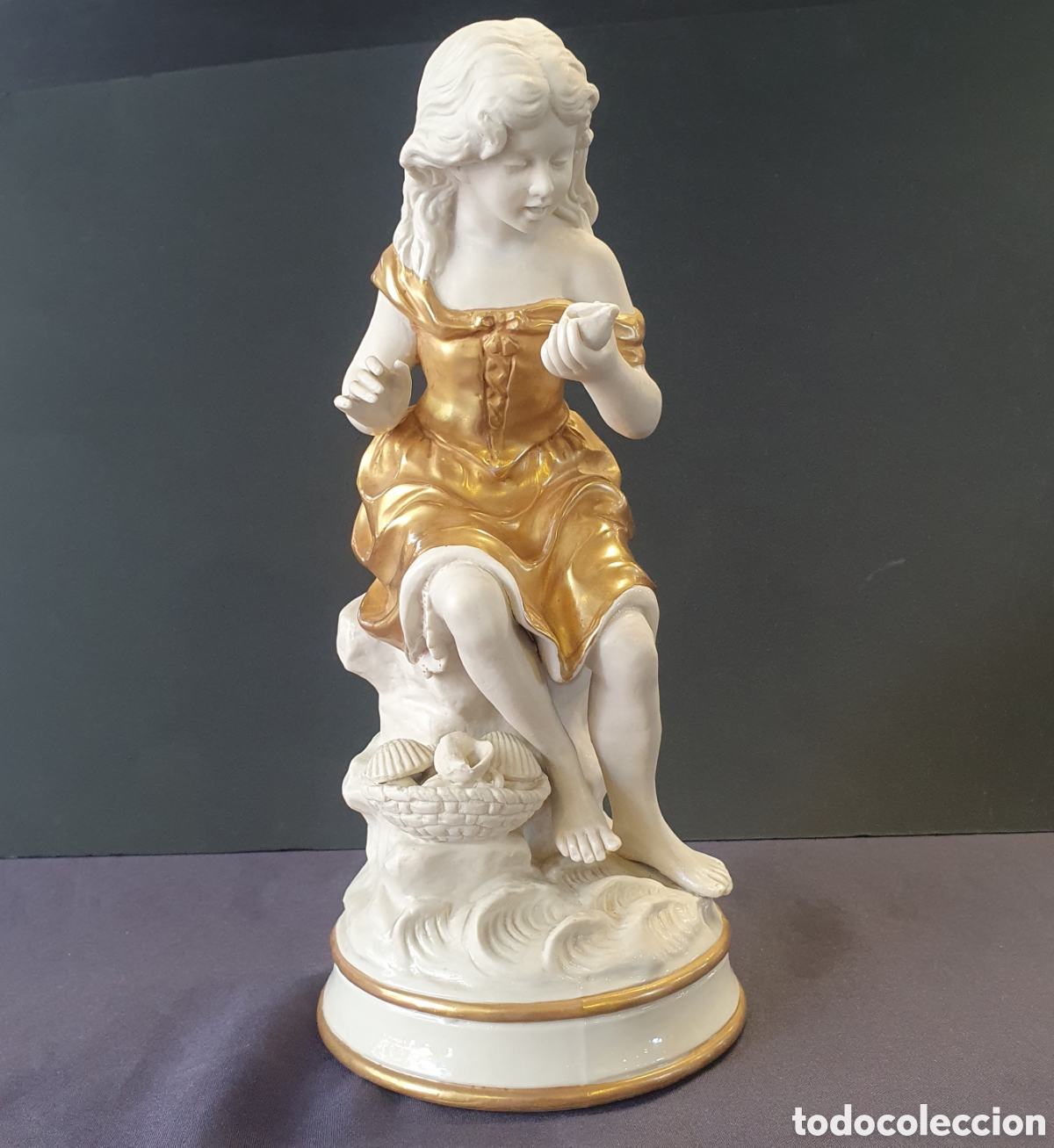 Antig&uuml;edades: FIGURA DE BISCUIT DORADA - Foto 1