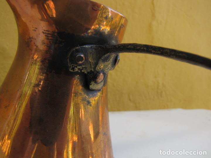 Antig&uuml;edades: 61.- Cafetera turca de bronce y cobre. S XIX - Foto 3