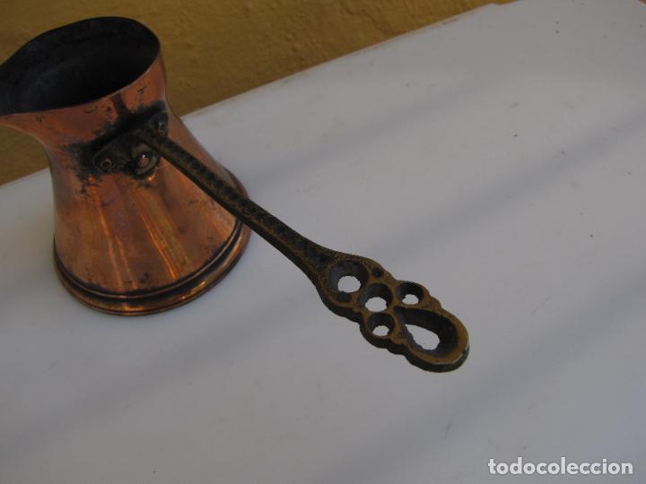 Antig&uuml;edades: 61.- Cafetera turca de bronce y cobre. S XIX - Foto 4