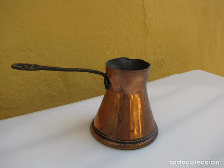 Antig&uuml;edades: 61.- Cafetera turca de bronce y cobre. S XIX - Foto 7
