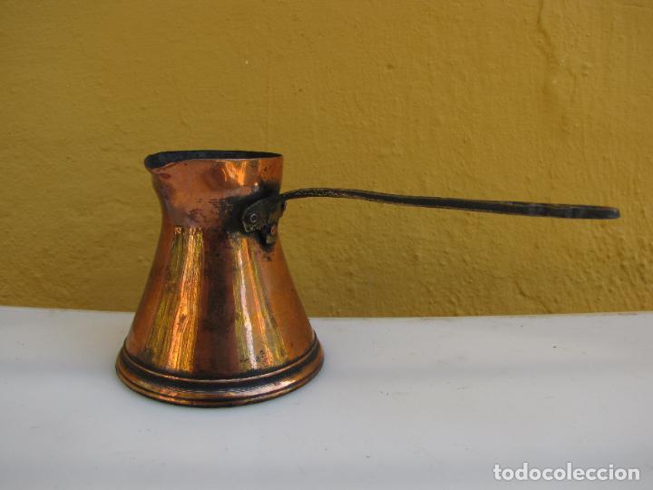 Antig&uuml;edades: 61.- Cafetera turca de bronce y cobre. S XIX - Foto 1