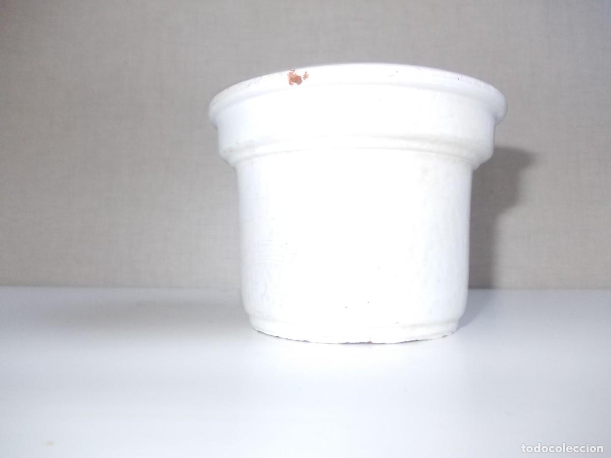 Antig&uuml;edades: Macetero peque&ntilde;a barro blanca - Foto 2