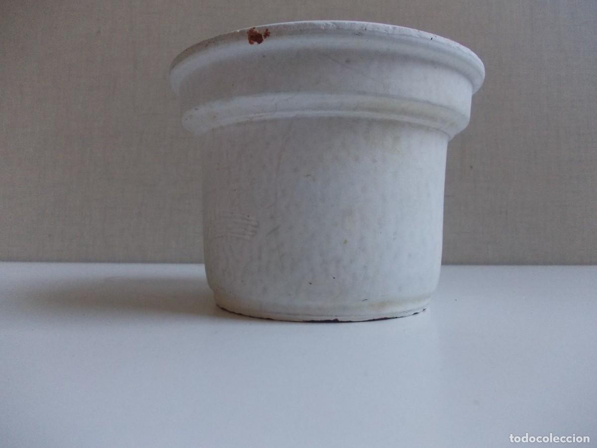 Antig&uuml;edades: Macetero peque&ntilde;a barro blanca - Foto 3