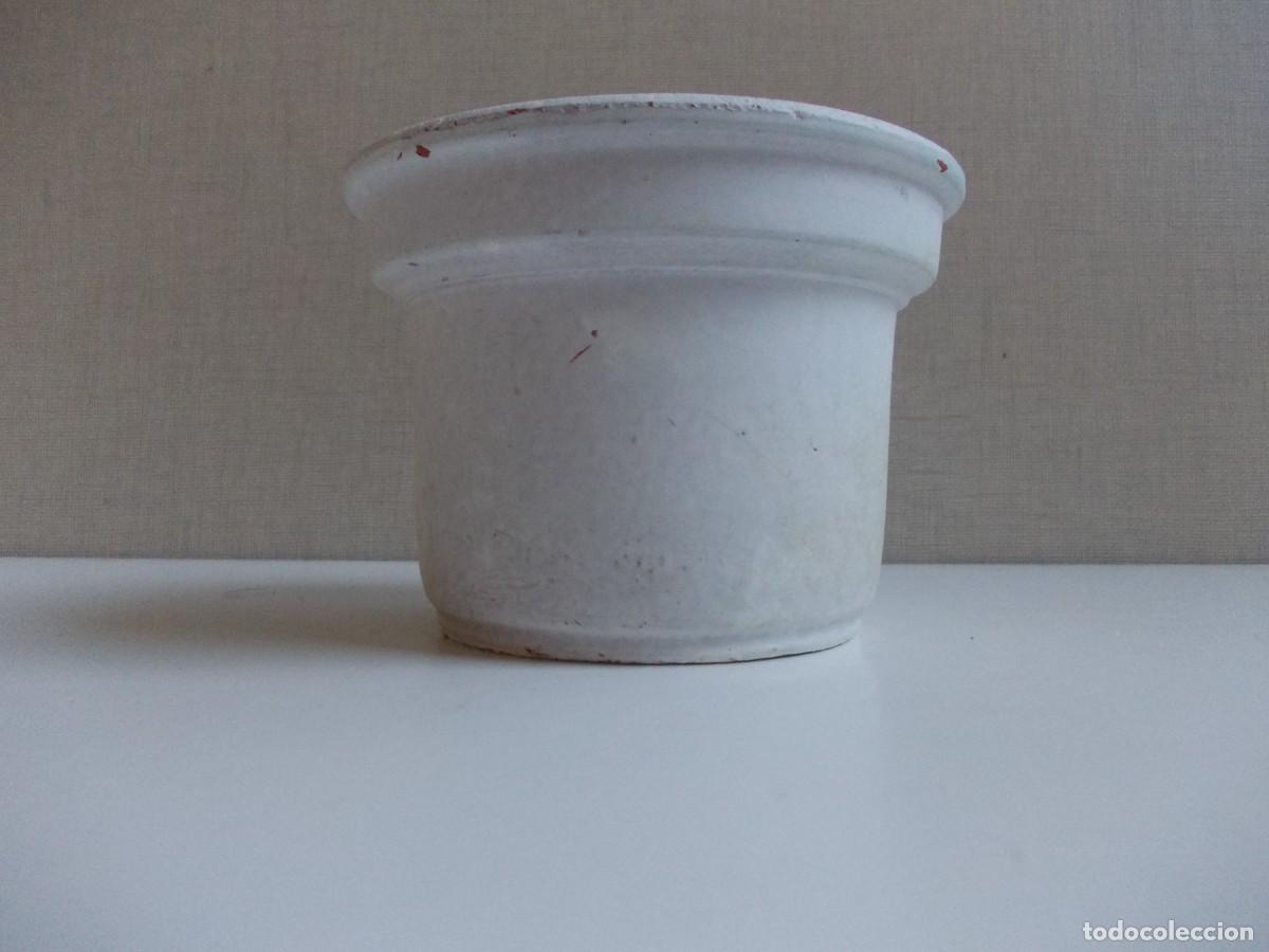 Antig&uuml;edades: Macetero peque&ntilde;a barro blanca - Foto 4