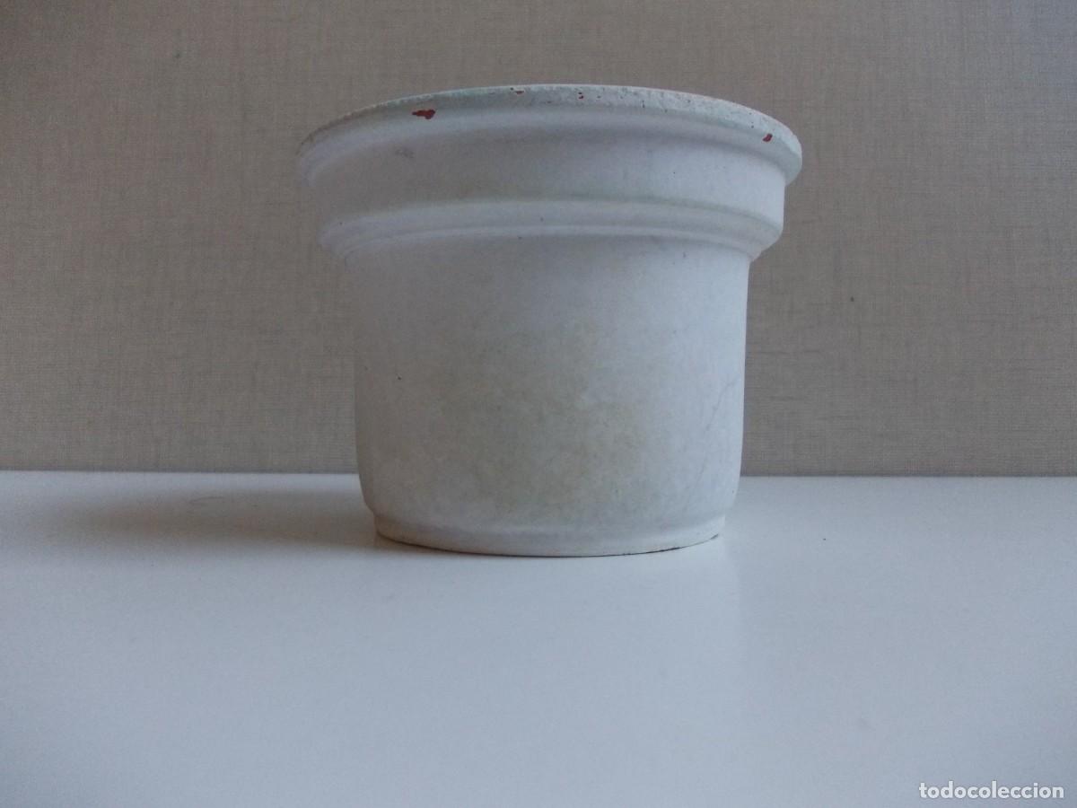 Antig&uuml;edades: Macetero peque&ntilde;a barro blanca - Foto 5