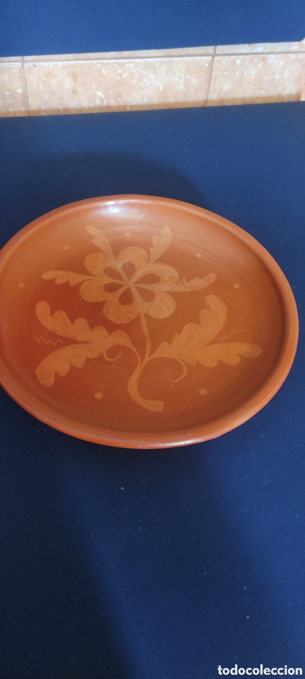 Antig&uuml;edades: PLATO DE BARRO FIRMADO - Foto 2