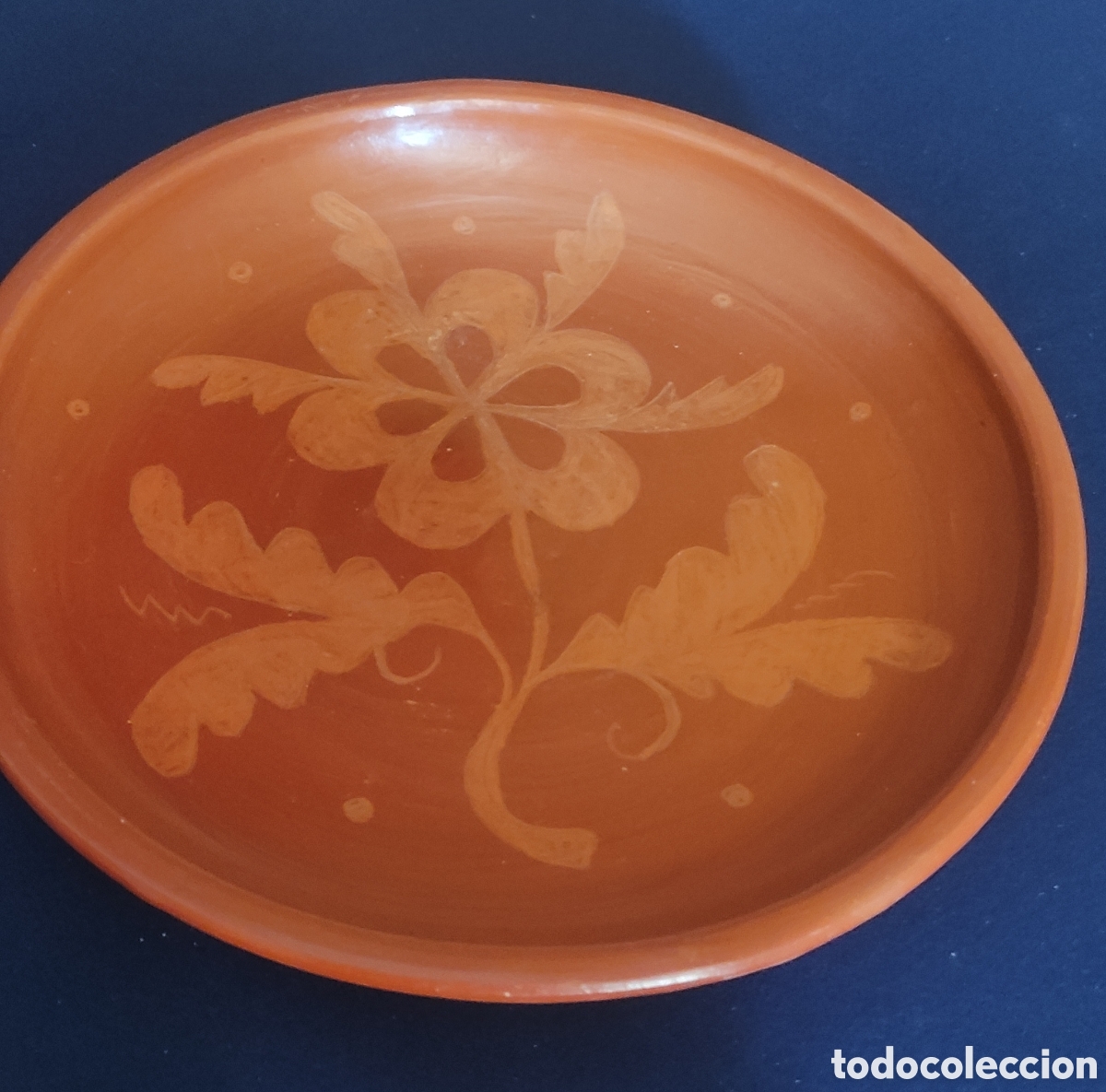 Antig&uuml;edades: PLATO DE BARRO FIRMADO - Foto 1