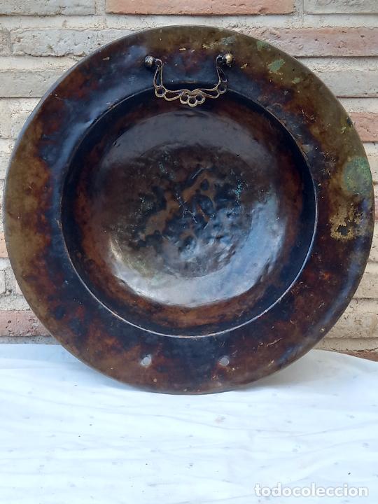 Antig&uuml;edades: BRASERO ANTIGUO GRANDE EN LATON. - Foto 2