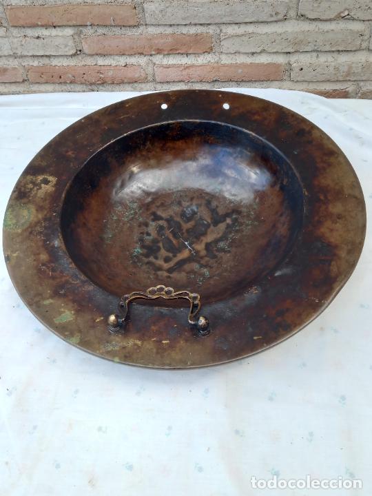 Antig&uuml;edades: BRASERO ANTIGUO GRANDE EN LATON. - Foto 3