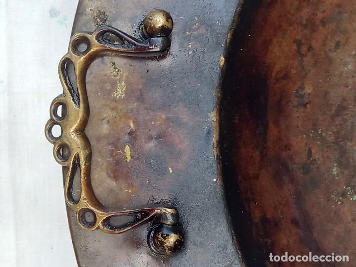 Antig&uuml;edades: BRASERO ANTIGUO GRANDE EN LATON. - Foto 5