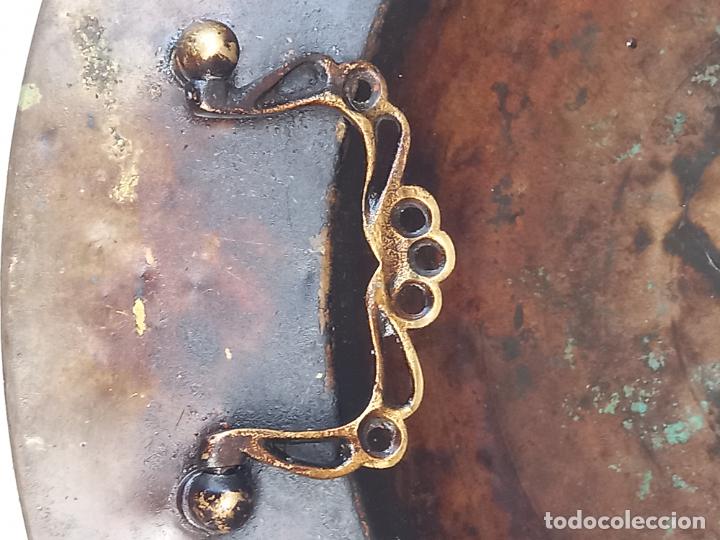 Antig&uuml;edades: BRASERO ANTIGUO GRANDE EN LATON. - Foto 6
