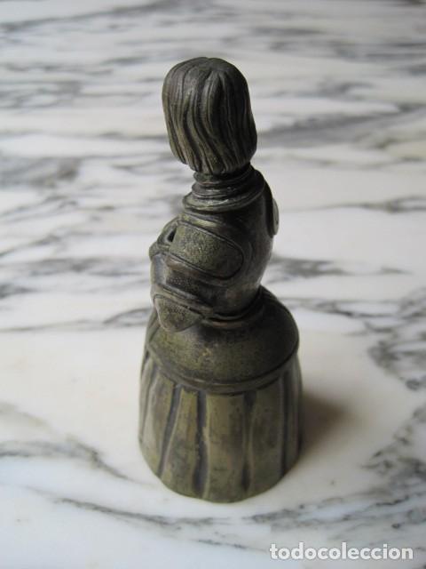 Antig&uuml;edades: CAMPANA DE BRONCE EN FORMA DE MUJER - Foto 4