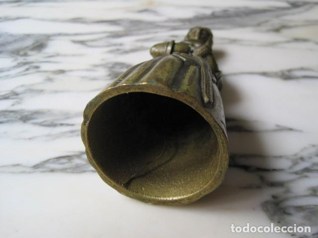 Antig&uuml;edades: CAMPANA DE BRONCE EN FORMA DE MUJER - Foto 5