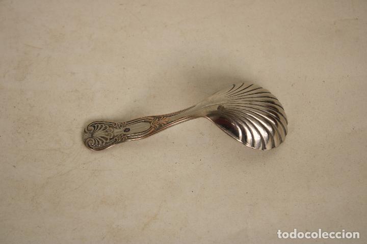 Antig&uuml;edades: cucharita de servir plateada - Foto 2