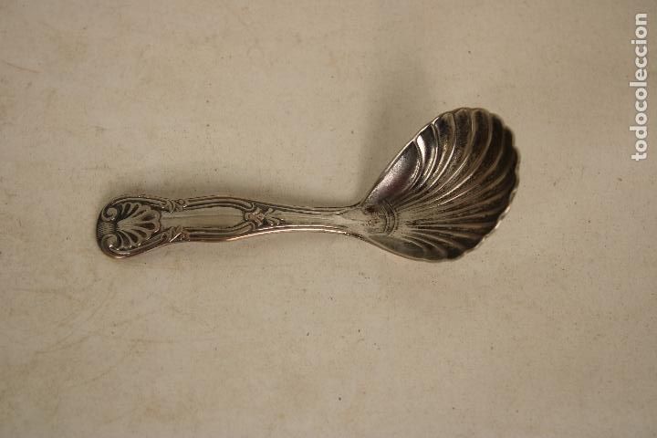 Antig&uuml;edades: cucharita de servir plateada - Foto 1
