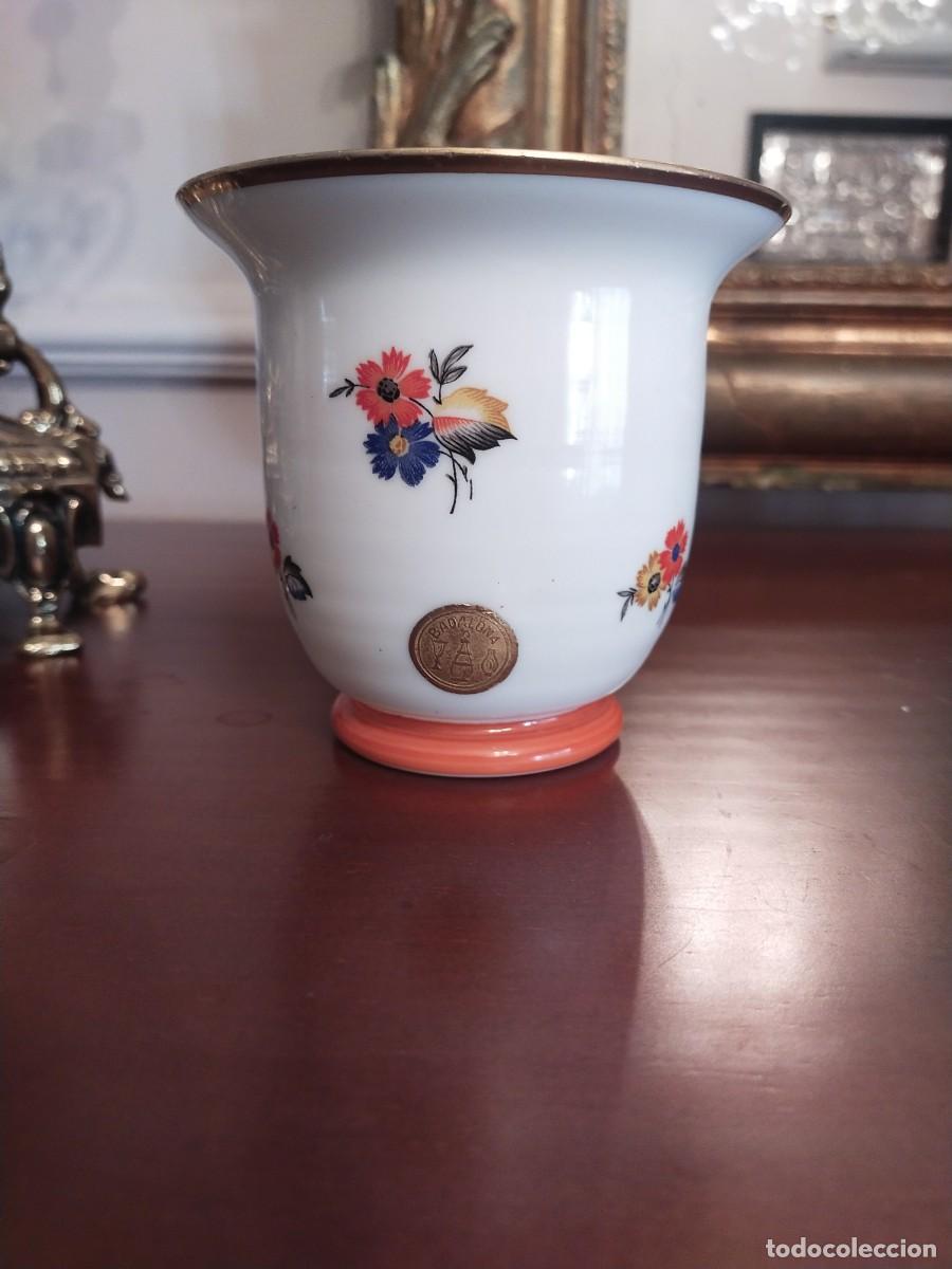Antig&uuml;edades: Antiguo jarr&oacute;n opalina Cristal Badalona - Foto 2