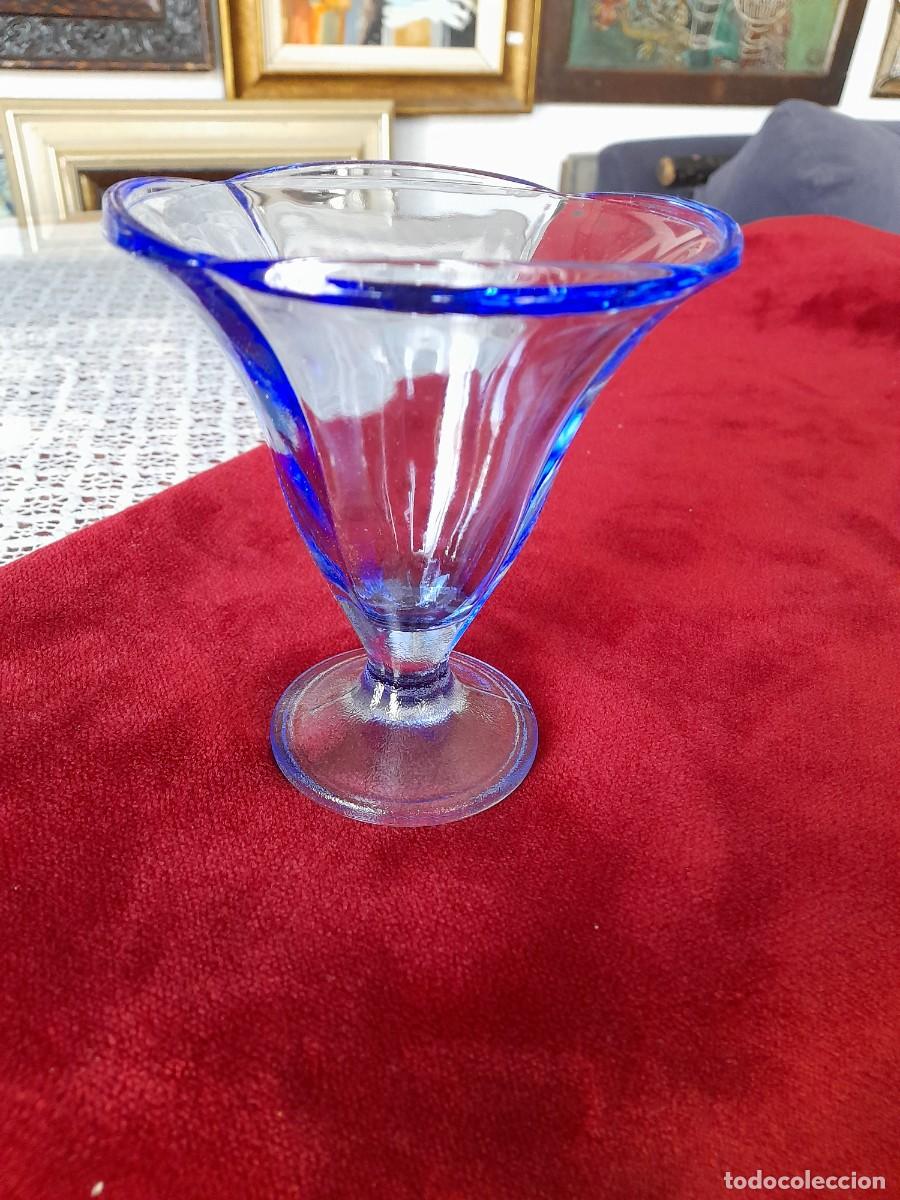Antig&uuml;edades: Copa acampanada de cristal azul - Foto 1